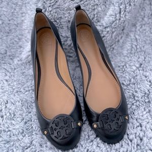 Tori Burch Mini Miller logo flat
